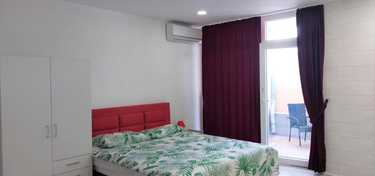 Amore House With Apartment Umag Exterior foto